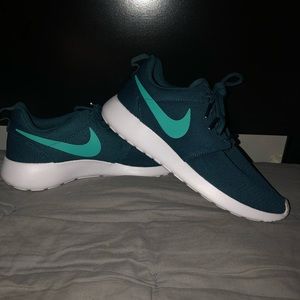 Brand new nike shoes